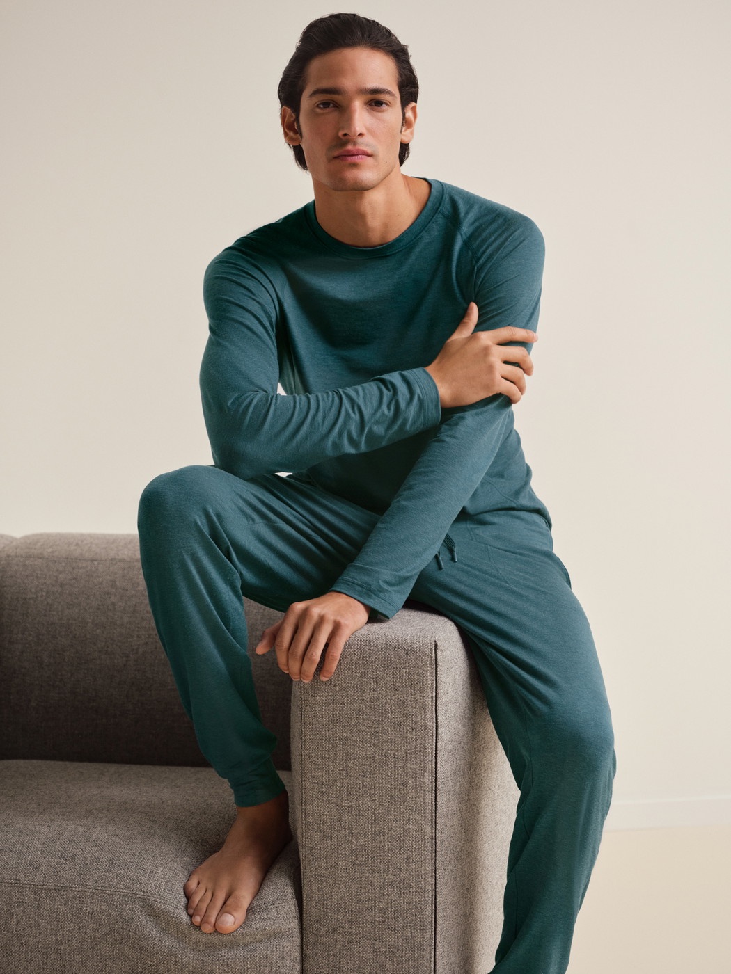 La modella / Il modello Uomo indossa Shirt a manica lunga in TENCEL™ di colore Turchese, Tinta unita, della serie DSW Warming di CALIDA, Immagine aggiuntiva