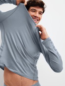 Herren-Model trägt Langarm-Shirt aus Lyocell in Grau, Einfarbig aus Serie DSW Warming von CALIDA, Zusatzbild