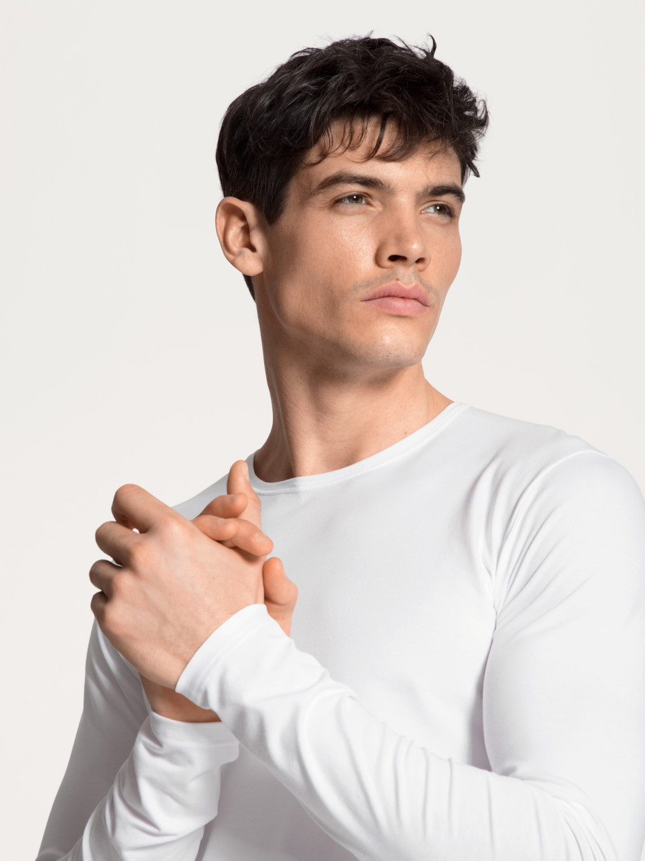 Herren - Langarm-Shirt aus Baumwolle in Weiß, Einfarbig aus Serie Cotton Code von CALIDA, Detail