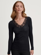 La modella / Il modello Donna indossa  in Pizzo di colore Nero, Pizzo, della serie Silky Wool Glam di CALIDA, Vista frontale