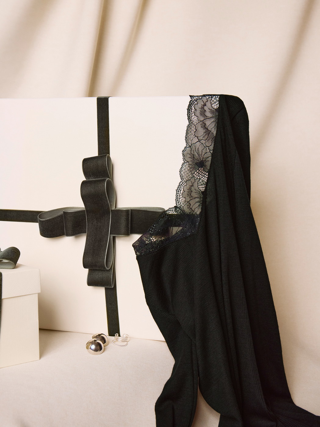 Donna -  in Pizzo di colore Nero, Pizzo, della serie Silky Wool Glam di CALIDA, Dettaglio
