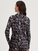 Le mannequin Femme porte le/la Shirt manches longues avec boutons – Mélange TENCEL™ Modal et soie en Modal de couleur Noir, À motifs, de la série Favourites Seduction de CALIDA, Vue arrière