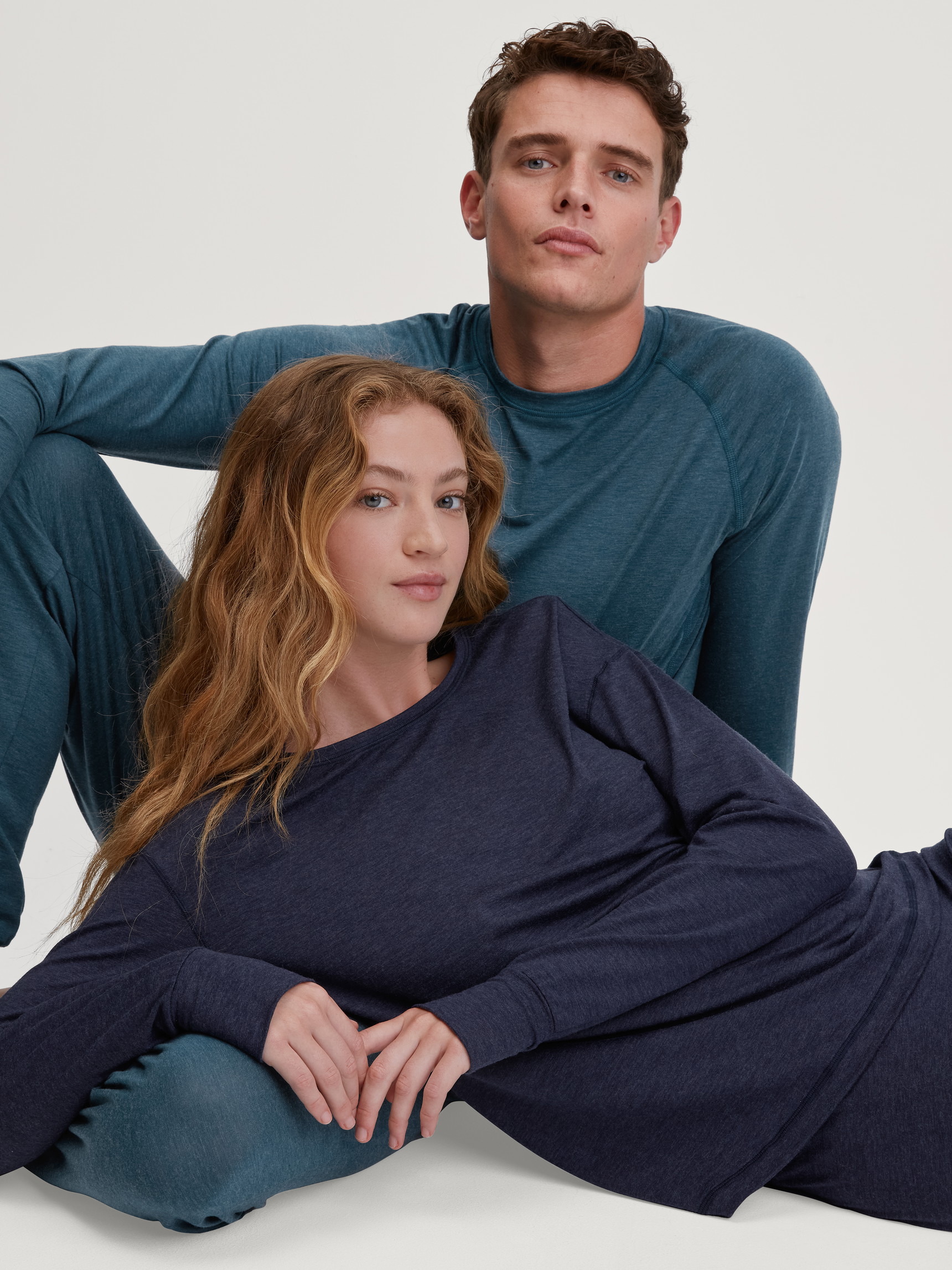 La modella / Il modello Donna indossa Shirt a manica lunga in Lyocell di colore Blu, Tinta unita, della serie DSW Warming di CALIDA, Immagine aggiuntiva