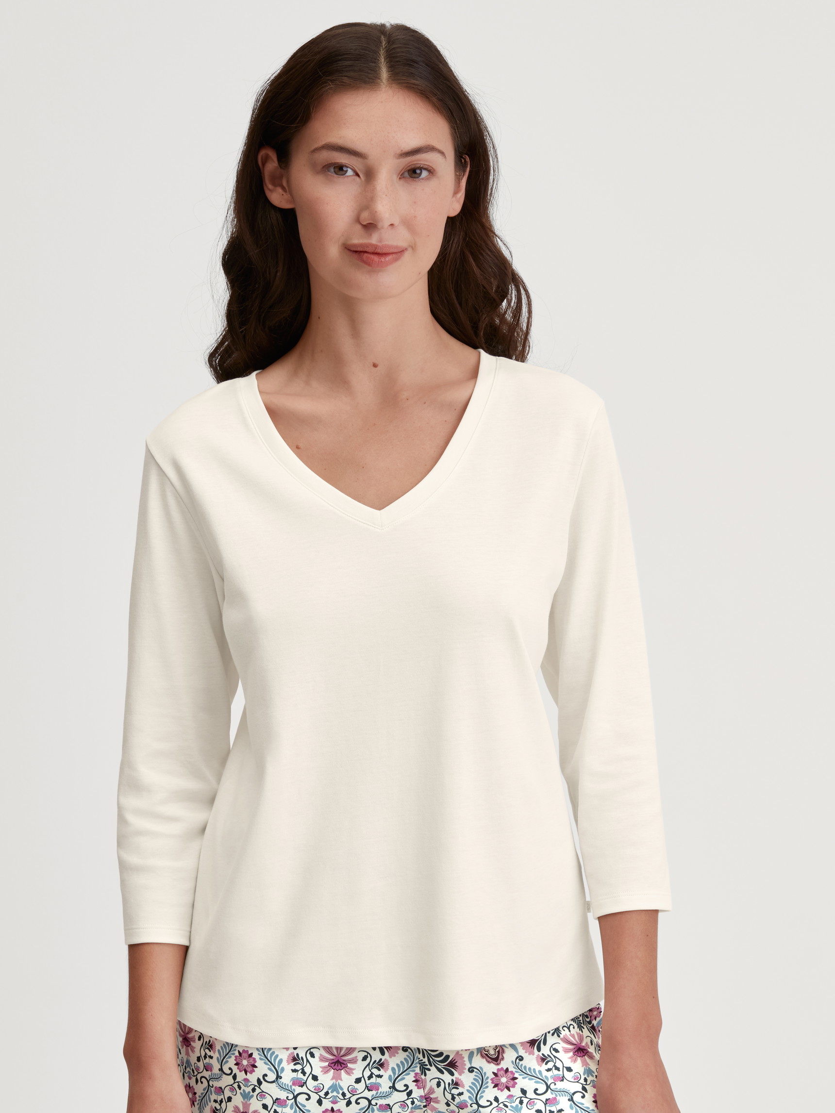 Women model is wearing Shirt 3/4 sleeve made of 100% Cotton in Beige, Unicoloured from the Favourites Botanic series by CALIDA, Front view