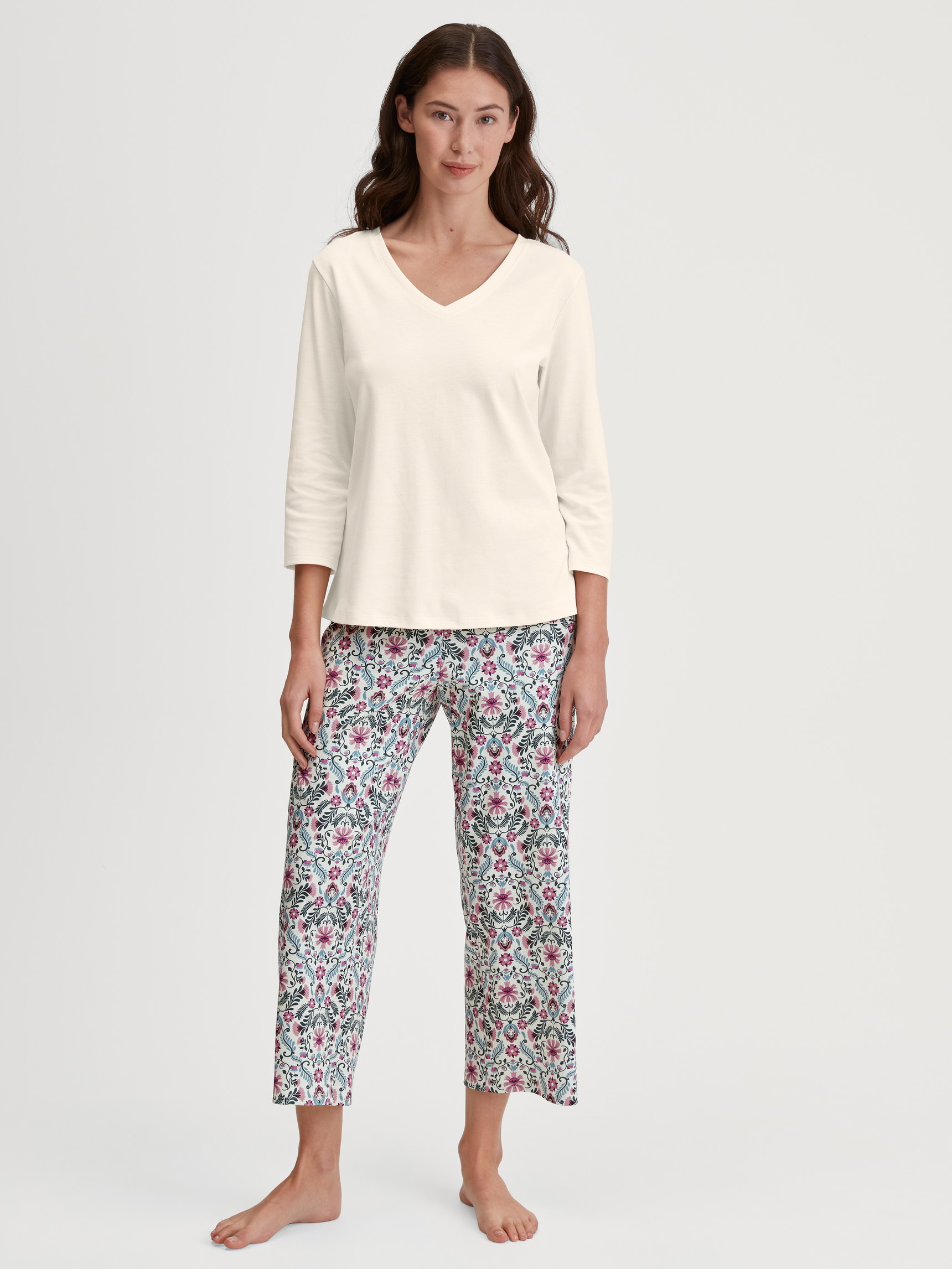 Women model is wearing Shirt 3/4 sleeve made of 100% Cotton in Beige, Unicoloured from the Favourites Botanic series by CALIDA, Outfit