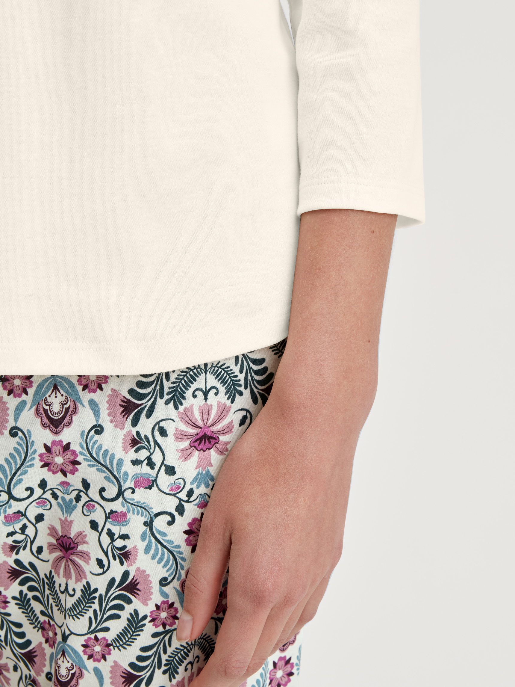 Women model is wearing Shirt 3/4 sleeve made of 100% Cotton in Beige, Unicoloured from the Favourites Botanic series by CALIDA, Detail