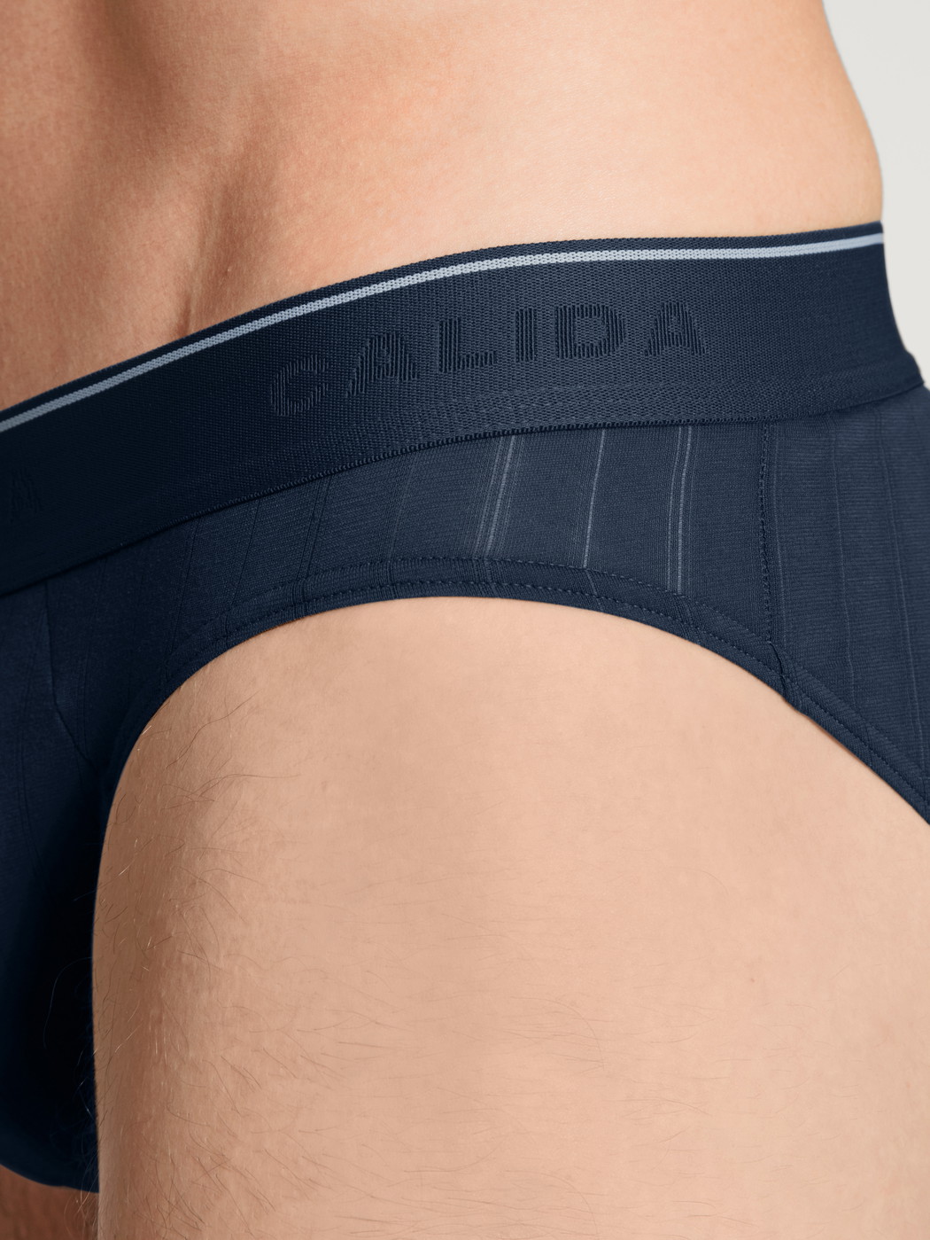 Herren - Slip, 3er-Pack aus Baumwolle in Blau, Einfarbig aus Serie Pure & Style von CALIDA, Detail