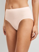 Le mannequin Femme porte le/la Culotte en Coton de couleur Rose, Unicolore, de la série Natural Comfort de CALIDA, Vue de face