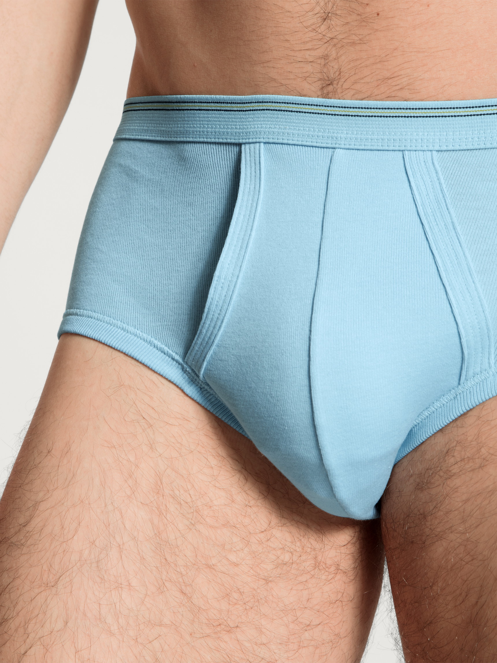 Herren - Slip mit Eingriff und Elastikbund aus 100% Baumwolle in Blau, Einfarbig aus Serie Twisted Cotton von CALIDA, Detail
