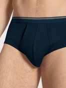 Herren - Slip mit Eingriff und Elastikbund aus 100% Baumwolle in Blau, Einfarbig aus Serie Twisted Cotton von CALIDA, Detail