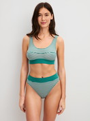 Le mannequin Femme porte le/la Culotte en Coton de couleur Vert, Rayée, de la série Elastic Special de CALIDA, Tenue