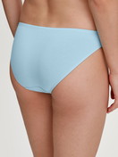La modella / Il modello Donna indossa Slip in Cotone di colore Blu, Tinta unita, della serie Essential Cotton di CALIDA, Vista posteriore