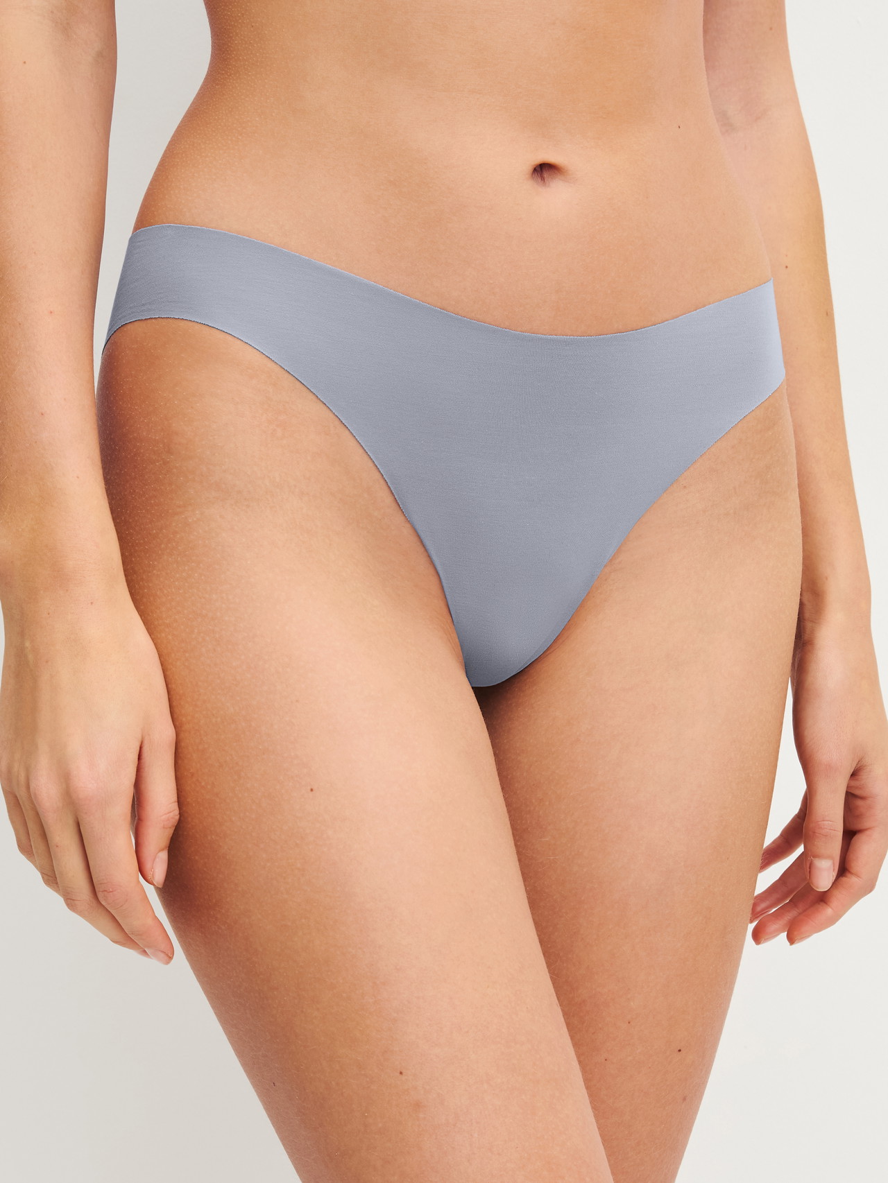 CALIDA Natural Skin Seamless Brazilian Slipfür Damen, L, Grau, Weich, glatt, unsichtbar – Komfort in seiner natürlichsten Form