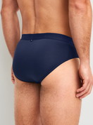 Herren-Model trägt Slip aus Lyocell in Blau, Einfarbig aus Serie Natural Cooling von CALIDA, Rückansicht