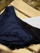 Donna - Slip, regular cut in Cotone di colore Blu, Pizzo, della serie Etude Toujours di CALIDA, Dettaglio
