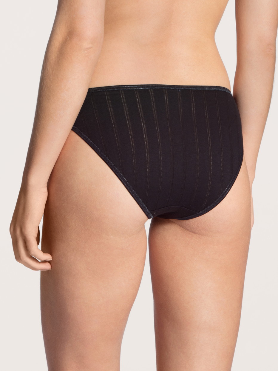Le mannequin Femme porte le/la Culotte, regular cut en Coton de couleur Noir, Dentelle, de la série Etude Toujours de CALIDA, Vue arrière