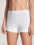 Le mannequin Femme porte le/la Caleçon en 100% coton de couleur Blanc, Unicolore, de la série Iconics de CALIDA, Vue de face