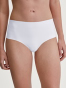 Le mannequin Femme porte le/la Culotte taille haute invisible Clean-Cut en Polyamide de couleur Blanc, Unicolore, de la série Sleek Skin de CALIDA, Vue de face