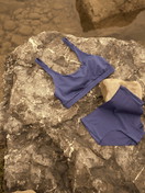 Damen - Seamless-Midi-Slip aus Modal in Blau, Einfarbig aus Serie Natural Skin von CALIDA, Detail