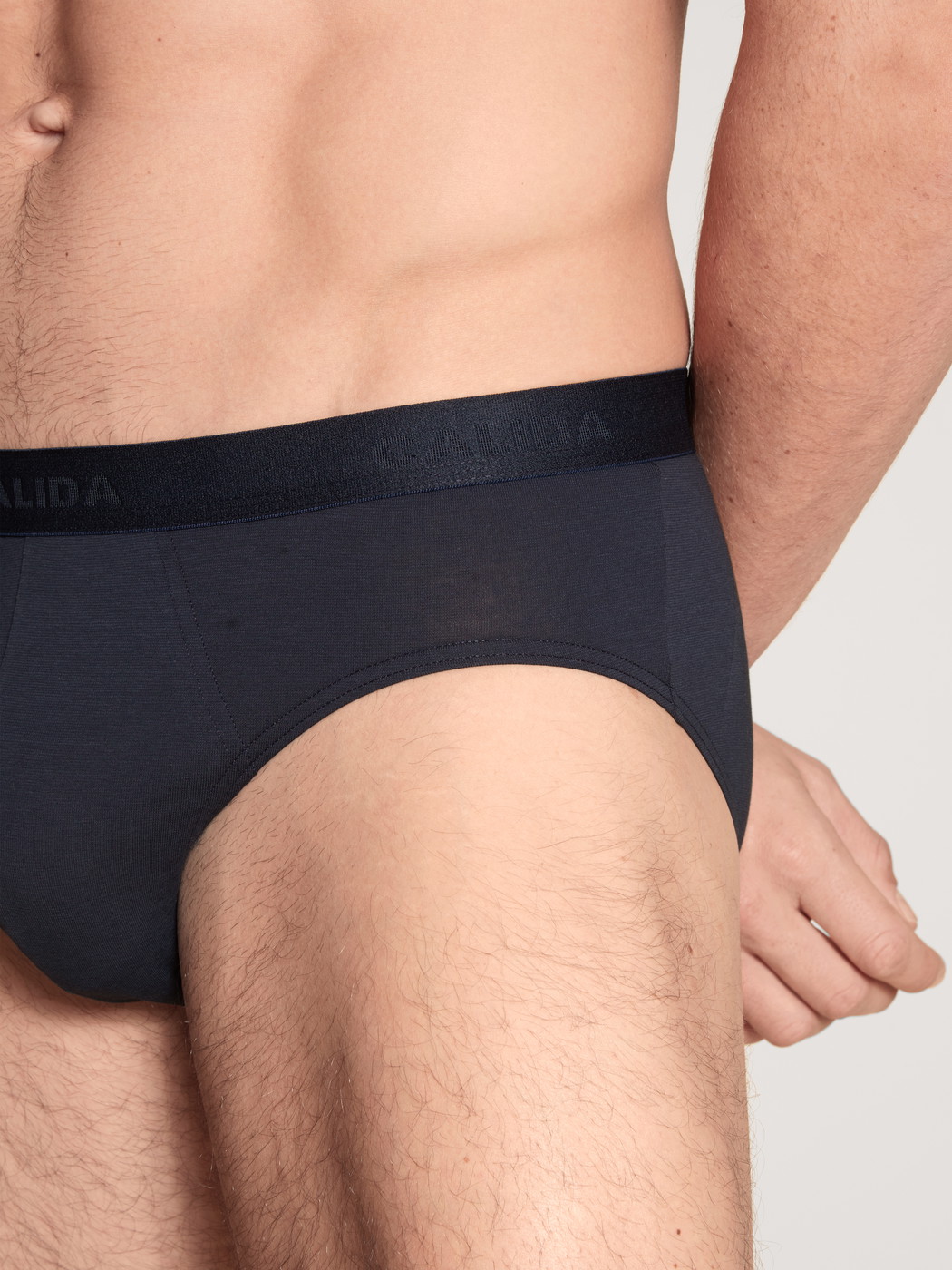Herren - Slip, 3er-Pack aus Baumwolle in Blau, Einfarbig aus Serie Natural Benefit von CALIDA, Detail