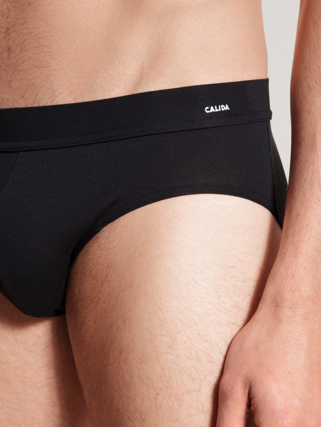 Uomo - Slip in Cotone di colore Nero, Tinta unita, della serie Cotton Code di CALIDA, Dettaglio