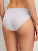 Damen-Model trägt Slip, 2er-Pack aus Baumwolle in Grün, Einfarbig aus Serie Benefit Women Spec. von CALIDA, Zusatzbild