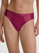 Le mannequin Femme porte le/la Culottes en Coton de couleur Rose, Unicolore, de la série Cate de CALIDA, Vue de face