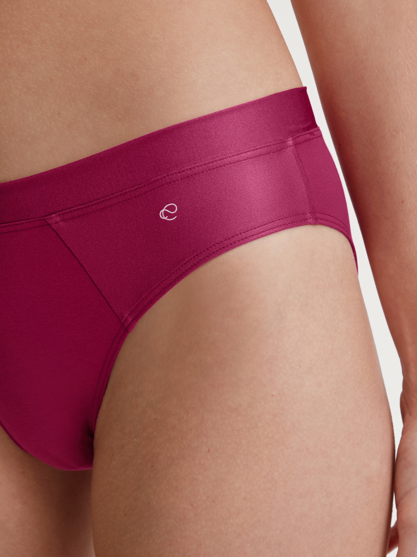 Women model is wearing Brief made of Cotton in Pink, Unicoloured from the Cate series by CALIDA, Detail