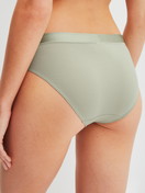 Le mannequin Femme porte le/la Culottes en Coton de couleur Vert, Unicolore, de la série Cate de CALIDA, Vue arrière