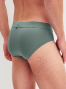 Le mannequin Homme porte le/la Slip en Modal de couleur Vert, Unicolore, de la série Balanced Day de CALIDA, Vue arrière
