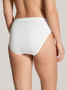 Le mannequin Femme porte le/la Culotte en 100% coton de couleur Blanc, Unicolore, de la série Light de CALIDA, Vue arrière