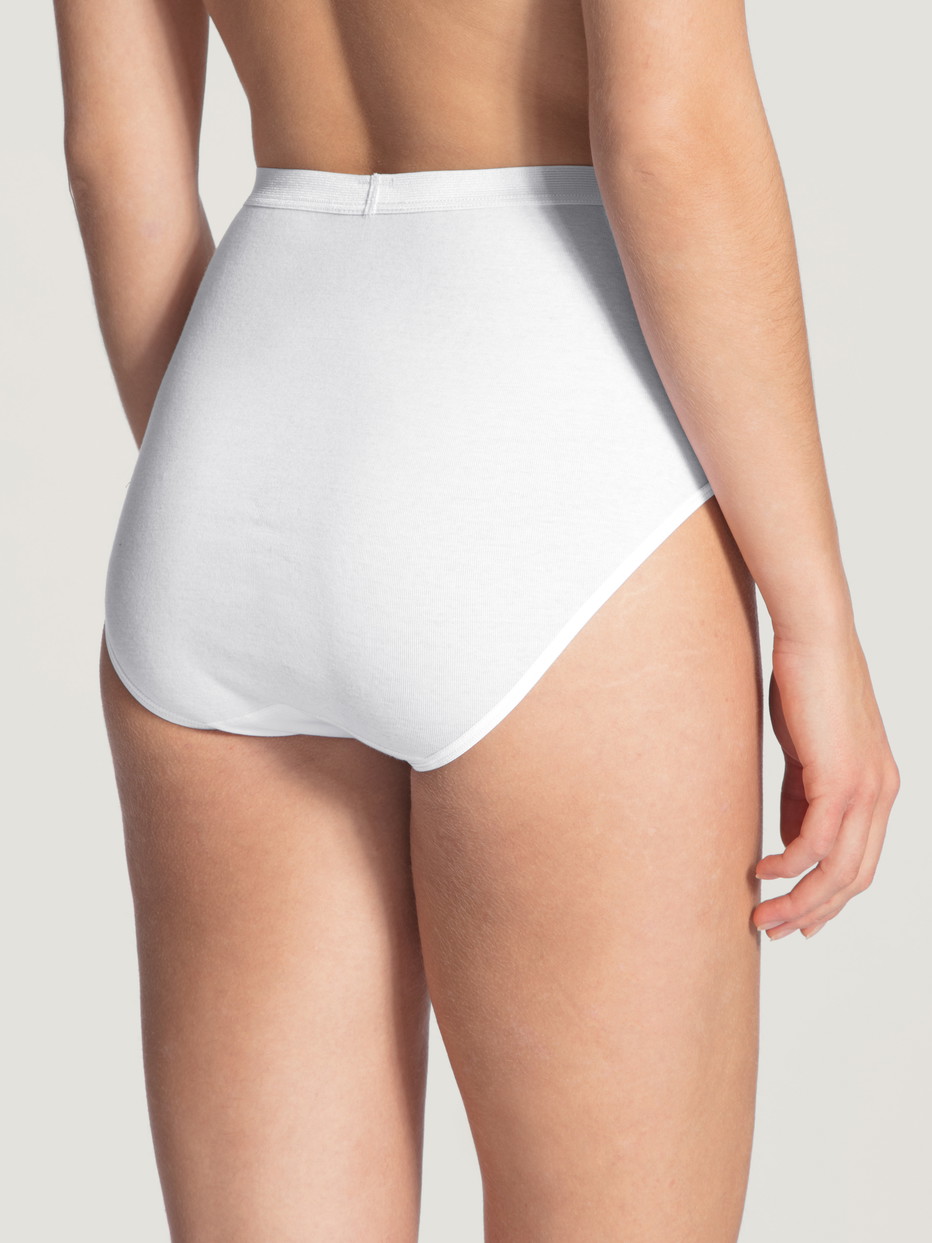Damen-Model trägt Midislip aus 100% Baumwolle in Weiß, Einfarbig aus Serie Light von CALIDA, Rückansicht