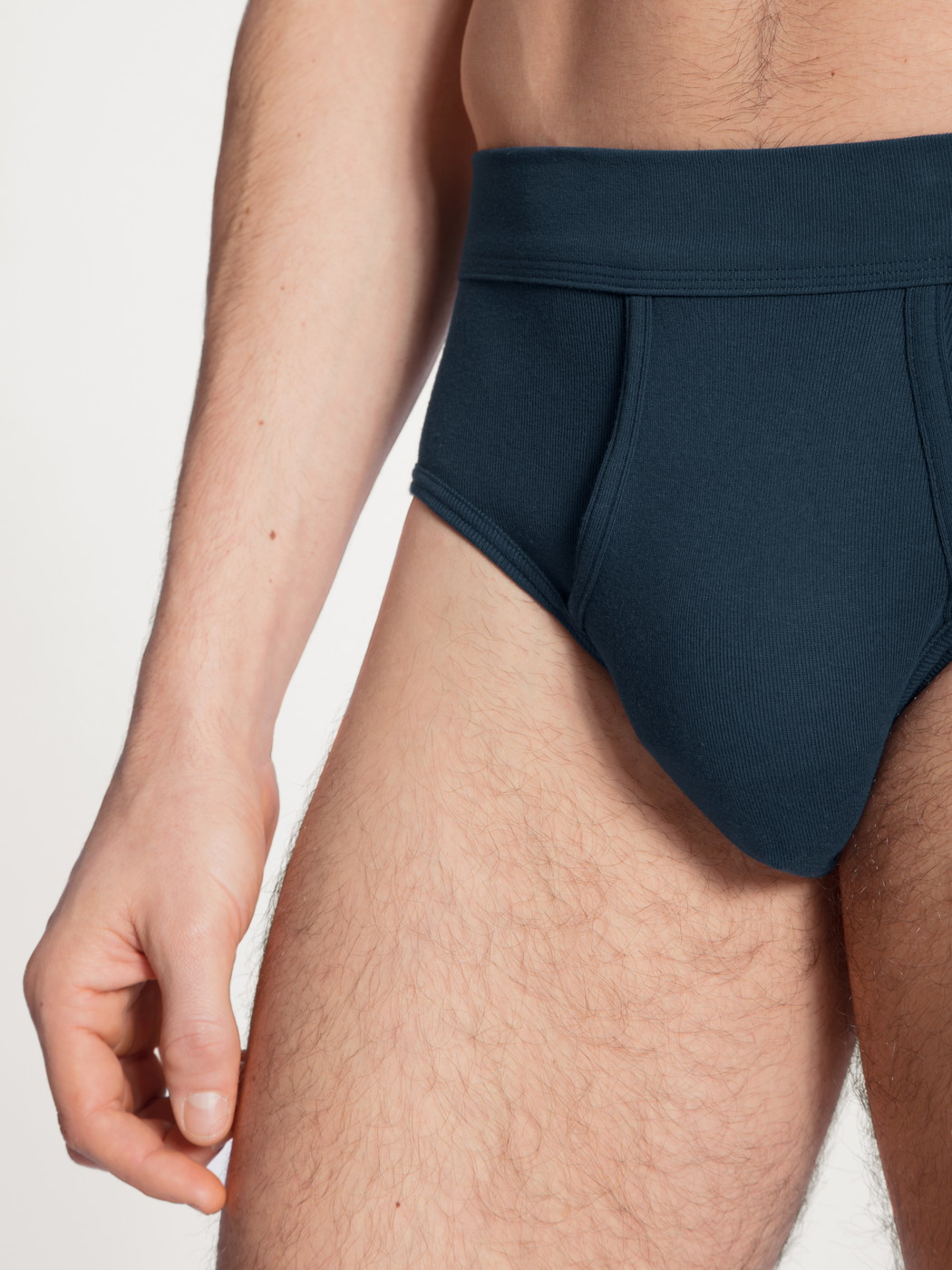 Uomo - Classic slip con apertura in 100% cotone di colore Blu, Tinta unita, della serie Cotton 1:1 di CALIDA, Dettaglio