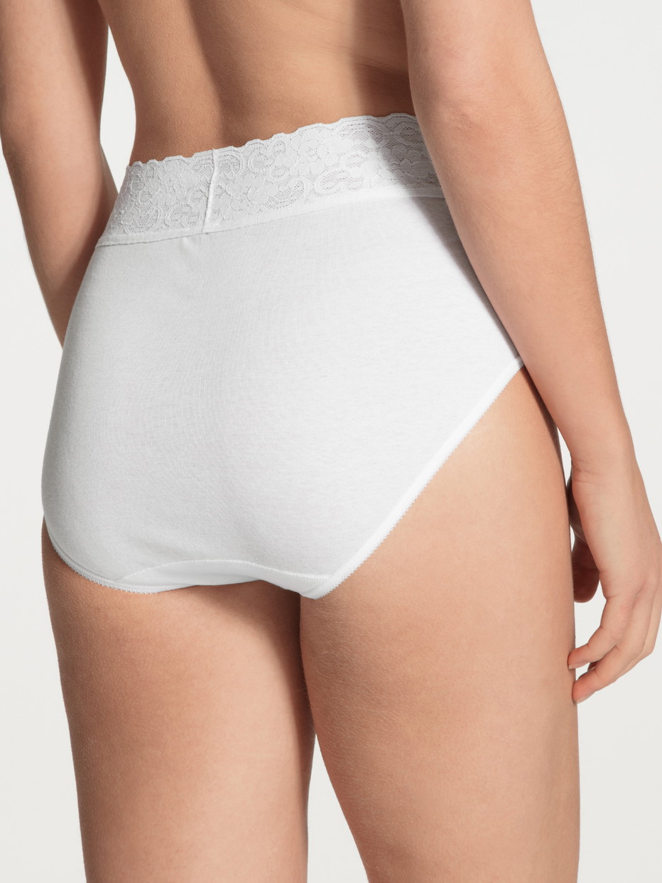 Damen-Model trägt Midislip, 2er-Pack aus 100% Baumwolle in Weiß, Einfarbig aus Serie Iconics von CALIDA, Rückansicht