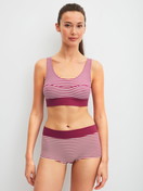 Le mannequin Femme porte le/la Panty taille haute en Coton de couleur Rose, Rayée, de la série Elastic Special de CALIDA, Tenue