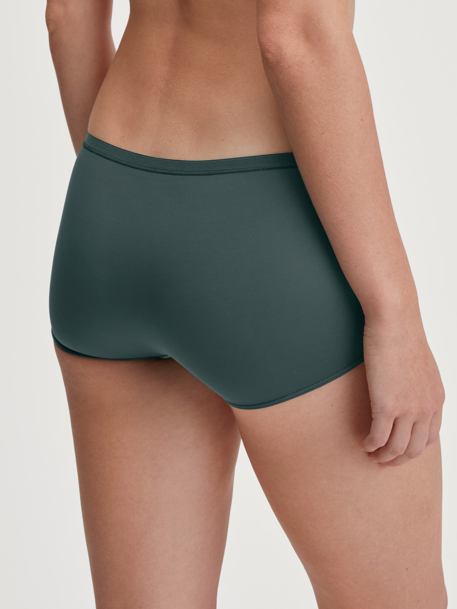 Le mannequin Femme porte le/la Panty taille haute en Polyamide de couleur Vert, Unicolore, de la série Sleek Skin de CALIDA, Vue arrière