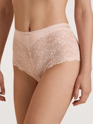Le mannequin Femme porte le/la Panty taille haute en Coton de couleur Beige, Unicolore, de la série Sensual Secrets de CALIDA, Vue de face