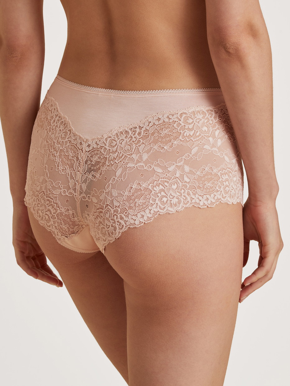 Damen-Model trägt Panty, regular cut aus Baumwolle in Beige, Einfarbig aus Serie Sensual Secrets von CALIDA, Rückansicht