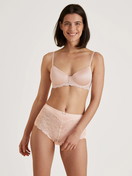 Le mannequin Femme porte le/la Panty taille haute en Coton de couleur Beige, Unicolore, de la série Sensual Secrets de CALIDA