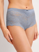 Damen-Model trägt Panty, regular cut aus Spitze in Grau, Spitze aus Serie Sensual Secrets von CALIDA, Vorderansicht