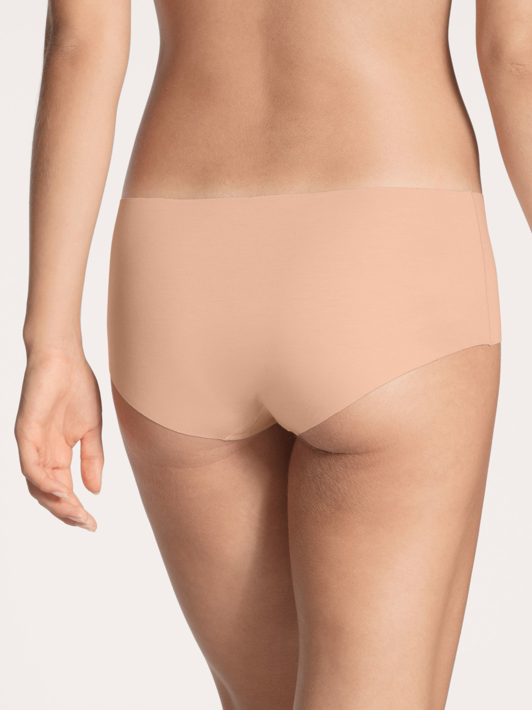 Le mannequin Femme porte le/la Panty en Modal de couleur Beige, Unicolore, de la série Natural Skin de CALIDA, Vue arrière