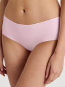 La modella / Il modello Donna indossa Panty in Modal di colore Rosa, Tinta unita, della serie Natural Skin di CALIDA, Vista frontale