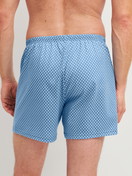 Herren-Model trägt Boxershorts, 2er-Pack aus 100% Baumwolle in Blau, Gemustert aus Serie Cotton Special von CALIDA, Zusatzbild