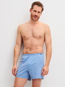 Herren-Model trägt Boxershorts, 2er-Pack aus 100% Baumwolle in Blau, Gemustert aus Serie Cotton Special von CALIDA, Zusatzbild