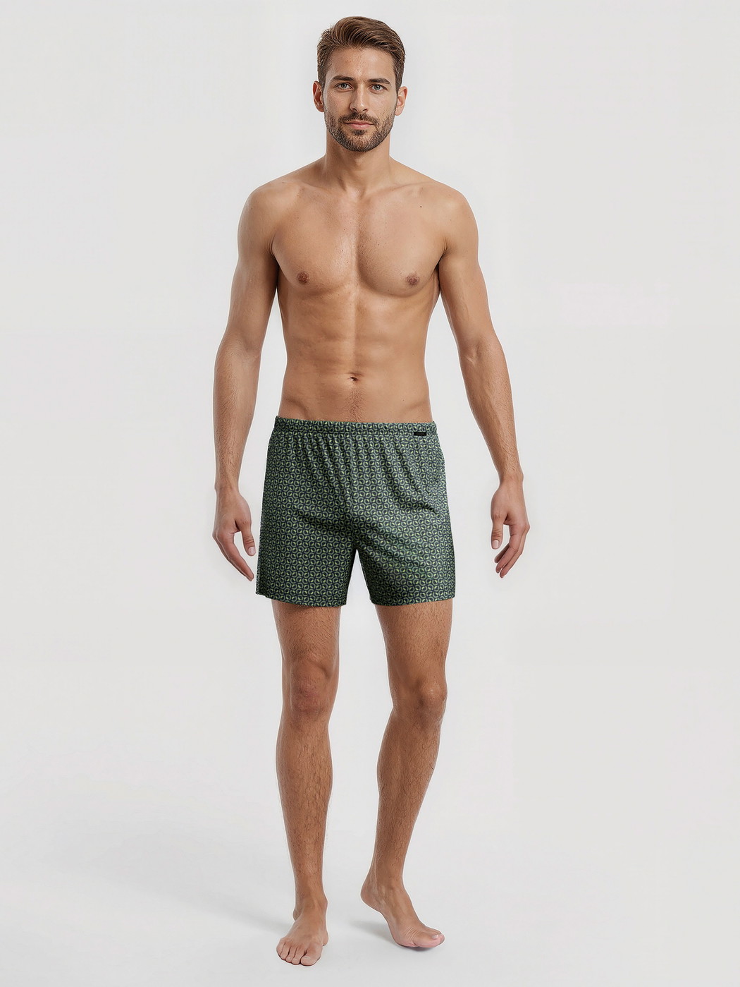 La modella / Il modello Uomo indossa Boxershorts, set da 2 in 100% cotone di colore Verde, Modello, della serie Cotton Special di CALIDA, Abbigliamento