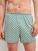 Herren-Model trägt Boxershorts, 2er-Pack aus 100% Baumwolle in Grün, Gemustert aus Serie Cotton Special von CALIDA, Vorderansicht