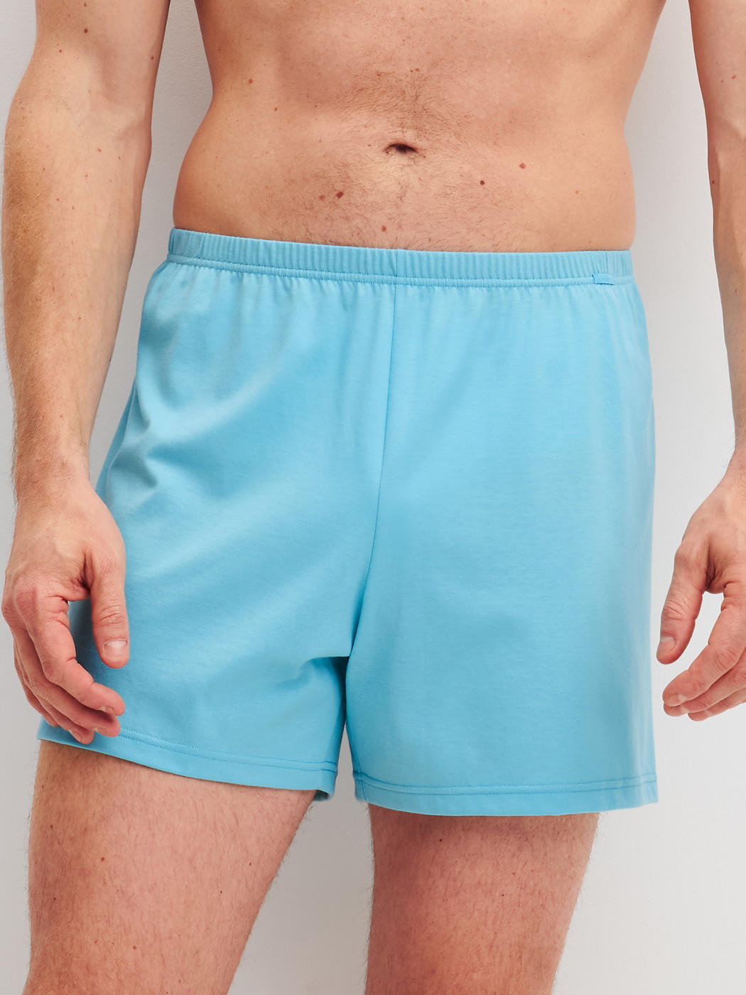 Herren-Model trägt Boxershorts, 2er-Pack aus 100% Baumwolle in Grün, Gemustert aus Serie Cotton Special von CALIDA, Zusatzbild, Vorderansicht