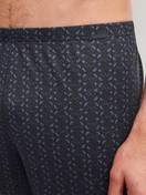 La modella / Il modello Uomo indossa Boxer short in 100% cotone di colore Grigio, Modello, della serie Prints di CALIDA, Dettaglio