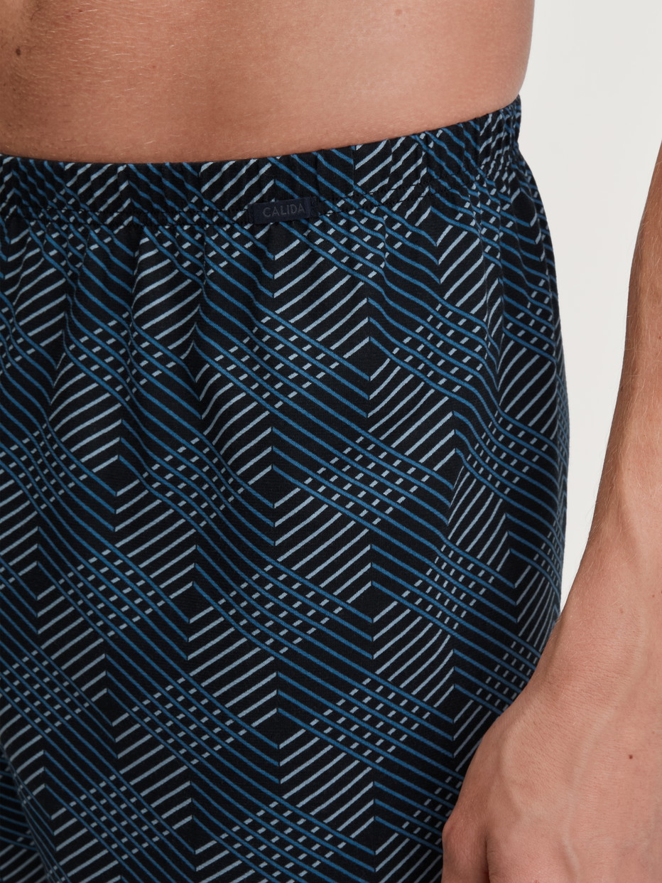 Men model is wearing Boxer shorts made of 100% Cotton in Black, Patterned from the Prints series by CALIDA, Detail