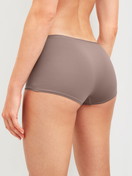 Le mannequin Femme porte le/la Culotte shorty, lot de 3 en Polyamide de couleur Marron, Unicolore, de la série Eco Sense Special de CALIDA, Vue arrière
